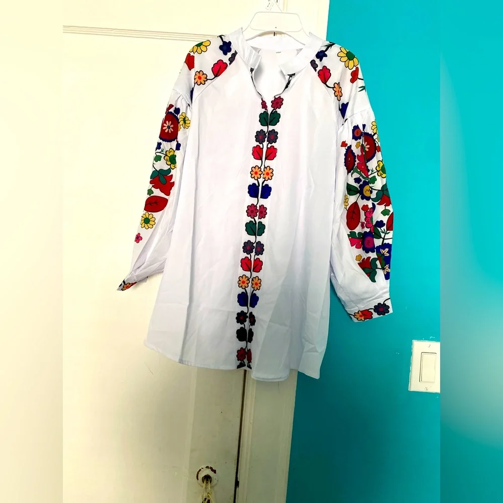 POLYESTER  long sleeve shirt for women size M color white red like new - Picture 2 of 8